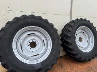 2x 650/65/42 Michelin tyres fitted to Case MX 170 wheels