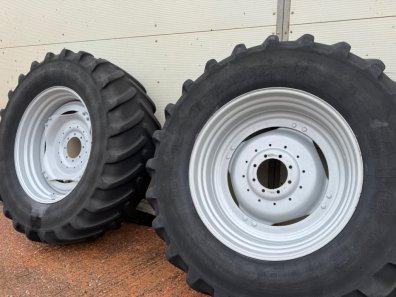 2x 650/65/42 Michelin tyres fitted to Case MX 170 wheels