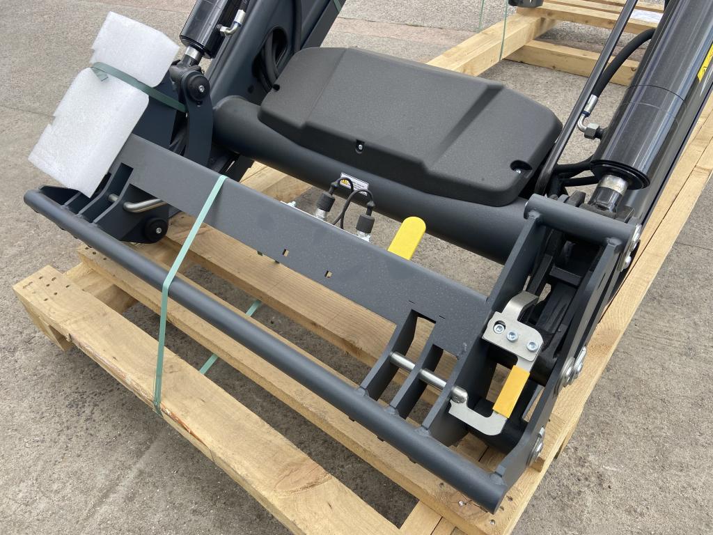 Quicke N4s loader boom, NEW, Euro carriage, Soft ride, third service, self leveling