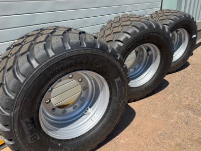 4x new 560/45/22.5 BKT tyres fitted to 10 stud wheels
