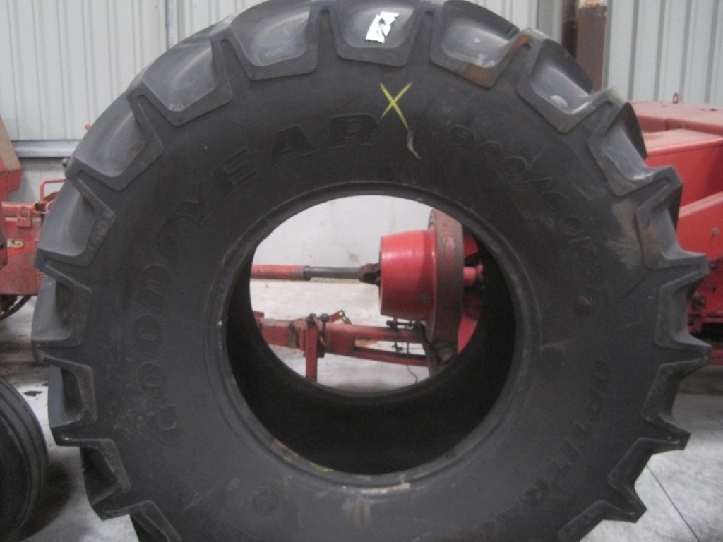 1x new Goodyear Optitrac 900/60/32 tyre