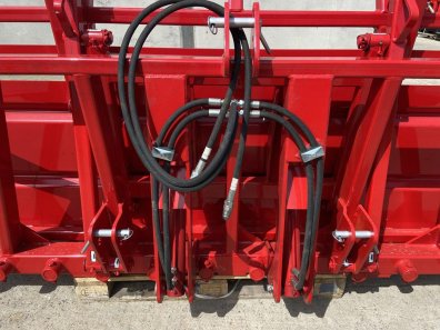 Redrock 7ft 6" buckrake, NEW, hydraulic push off, three point linkage, 12 bottom tines + 4 side
