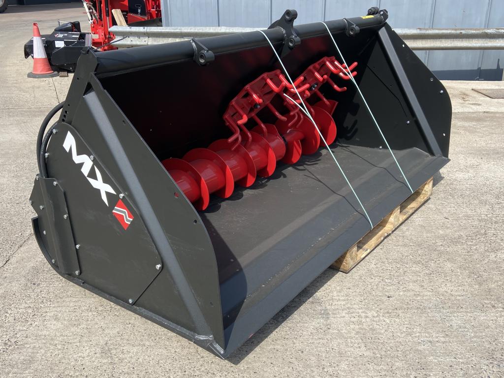 MX BD2002L feeder bucket, NEW, 8ft wide, bolt on pin and cone hooks, left hand discharge, 2x adgitators