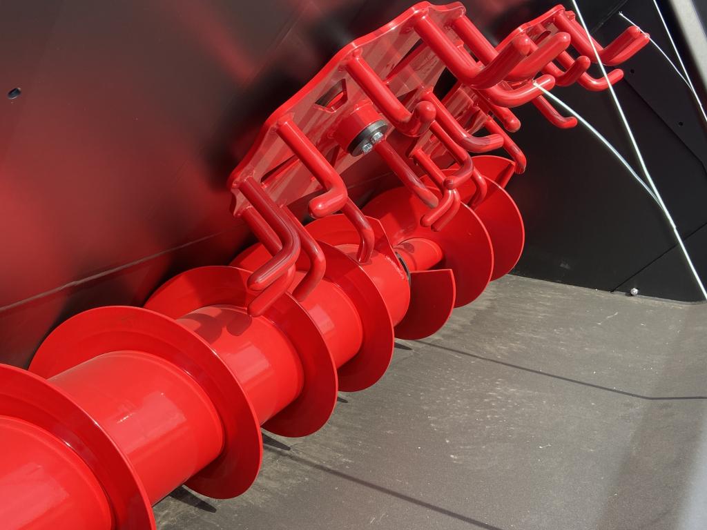 MX BD2002L feeder bucket, NEW, 8ft wide, bolt on pin and cone hooks, left hand discharge, 2x adgitators