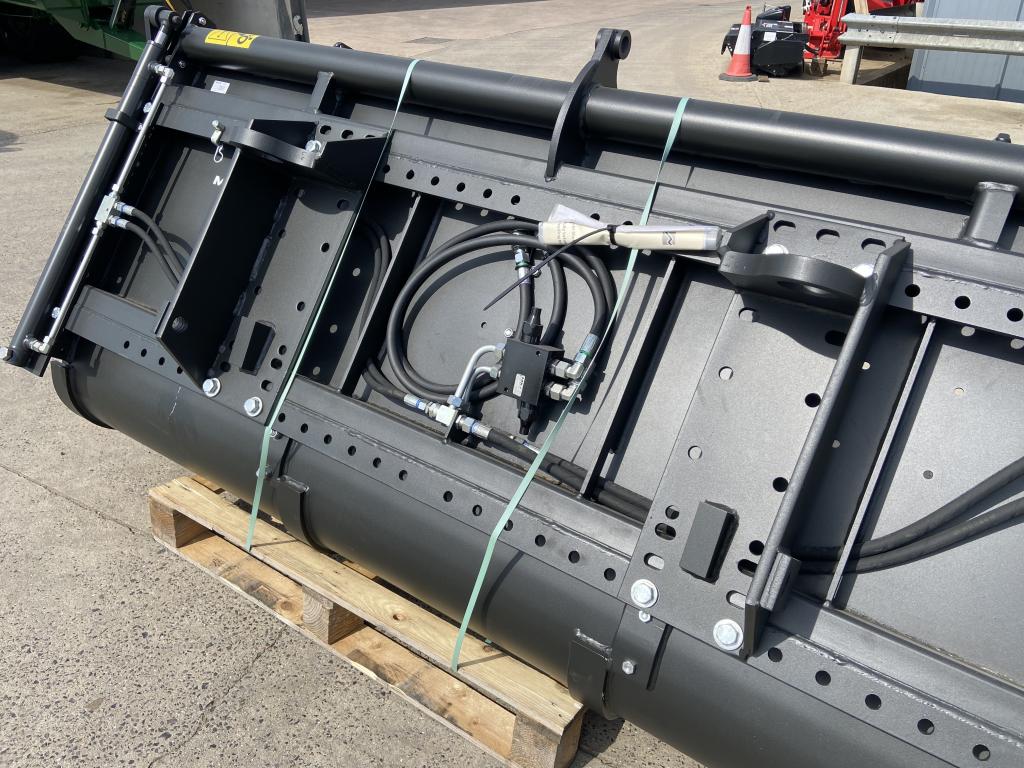 MX BD2002L feeder bucket, NEW, 8ft wide, bolt on pin and cone hooks, left hand discharge, 2x adgitators
