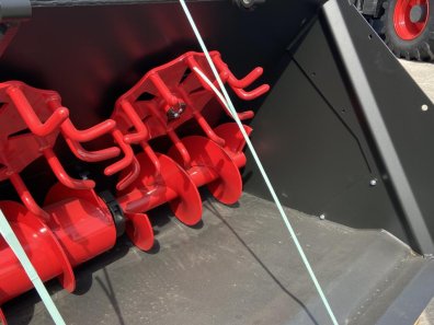 MX BD2002L feeder bucket, NEW, 8ft wide, bolt on pin and cone hooks, left hand discharge, 2x adgitators