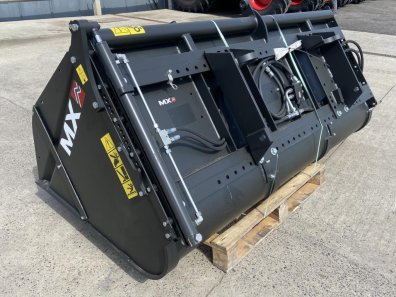 MX BD2002L feeder bucket, NEW, 8ft wide, bolt on pin and cone hooks, left hand discharge, 2x adgitators