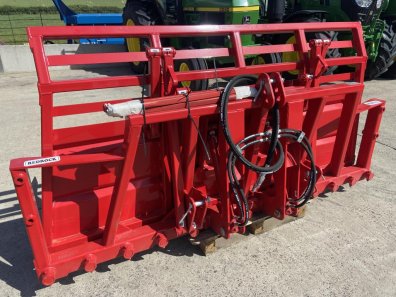 Redrock 8ft 6" buckrake, NEW, hydraulic push off, three point linkage, 13 bottom tines + 4 side