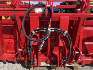 Redrock 8ft 6" buckrake, NEW, hydraulic push off, three point linkage, 13 bottom tines + 4 side