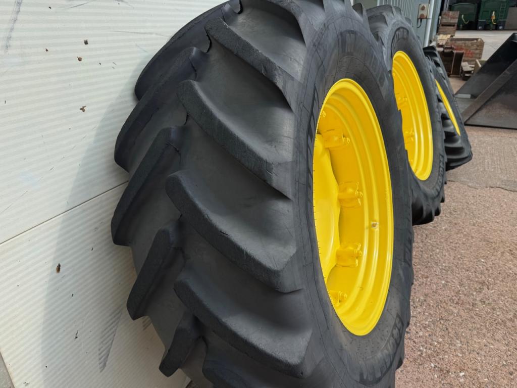 2x 540/65/34 + 2x 440/65/24 Michelin Multibib 80% tyres fitted to nJohn Deere 2850 wheels