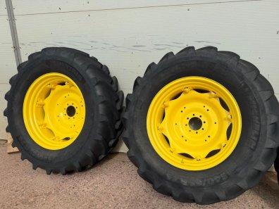 2x 540/65/34 + 2x 440/65/24 Michelin Multibib 80% tyres fitted to nJohn Deere 2850 wheels