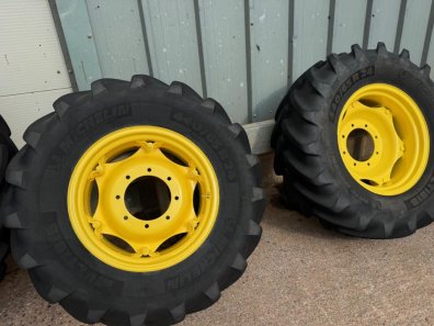 2x 540/65/34 + 2x 440/65/24 Michelin Multibib 80% tyres fitted to nJohn Deere 2850 wheels