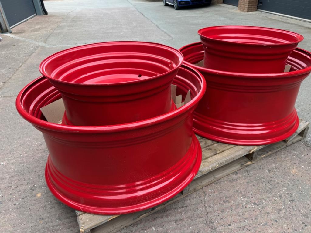 2x 20x42 + 2x 16x30 Fendt wheels to fit Fendt 718, 720, 722, 724 and 820, as new