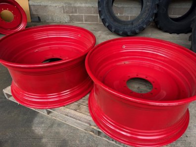 2x 20x42 + 2x 16x30 Fendt wheels to fit Fendt 718, 720, 722, 724 and 820, as new