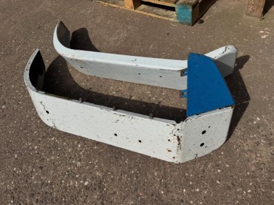 2x Ford SuperQ rear wings