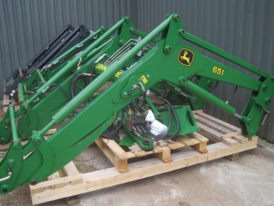 John Deere 651 loader, JD 4 cylinder brackets and valve, bonnet guard, multi docking, soft ride, Euro carriage, very little work