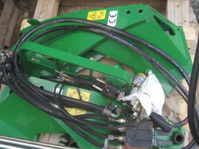 John Deere 651 loader, JD 4 cylinder brackets and valve, bonnet guard, multi docking, soft ride, Euro carriage, very little work