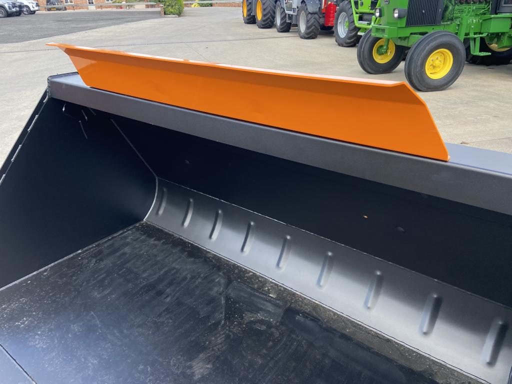 Quicke 240GXL+ bucket, NEW, 7ft 6 wide, bolt onspill guard, 2.10 cube, choice of bolt on hooks, bolt on cutting edge availble