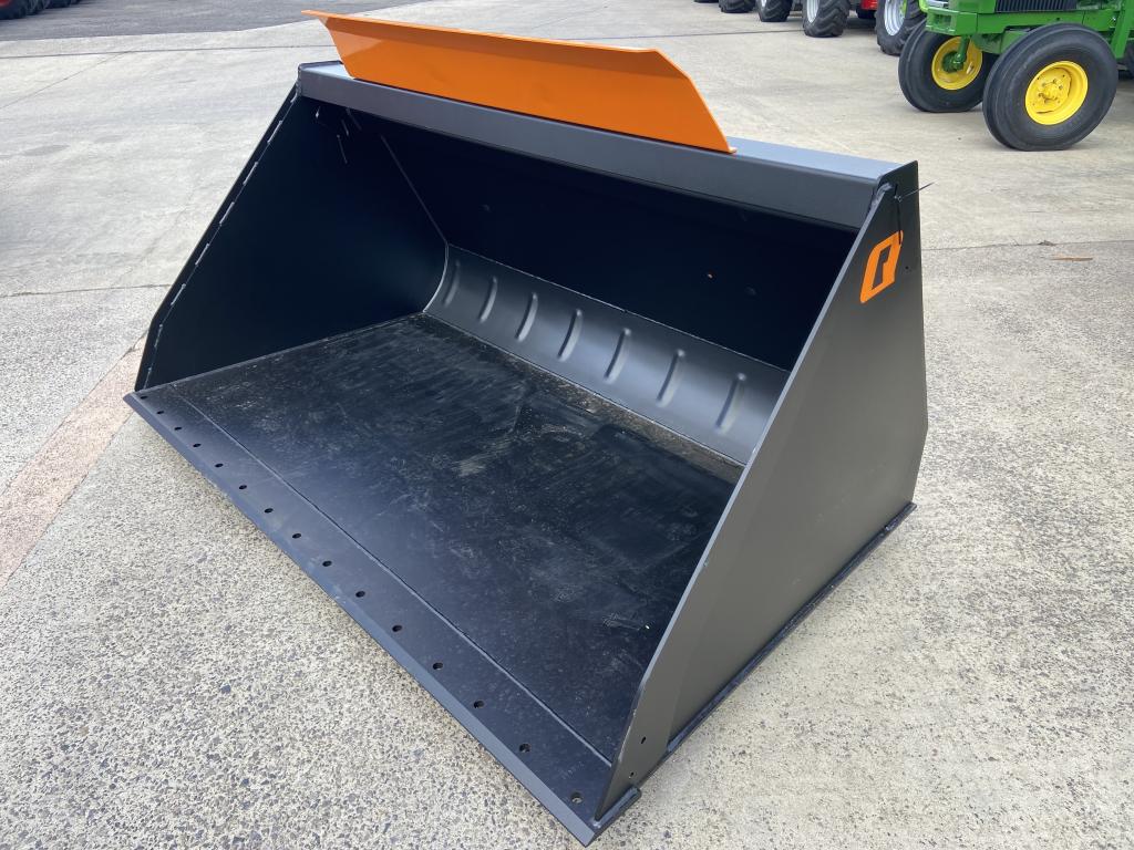 Quicke 240GXL+ bucket, NEW, 7ft 6 wide, bolt onspill guard, 2.10 cube, choice of bolt on hooks, bolt on cutting edge availble