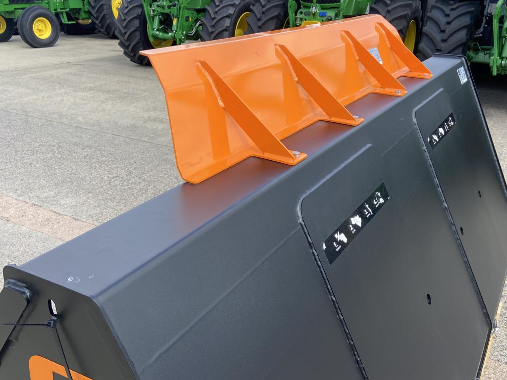 Quicke 240GXL+ bucket, NEW, 7ft 6 wide, bolt onspill guard, 2.10 cube, choice of bolt on hooks, bolt on cutting edge availble