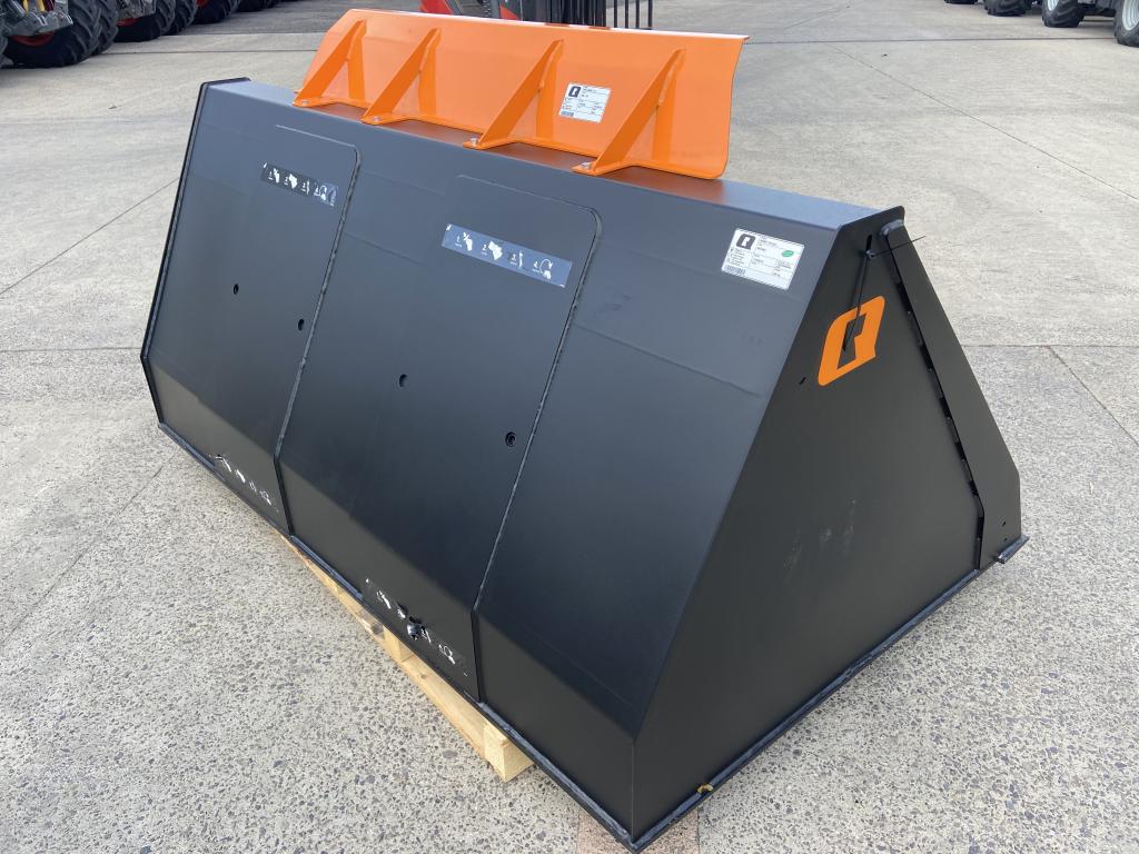 Quicke 240GXL+ bucket, NEW, 7ft 6 wide, bolt onspill guard, 2.10 cube, choice of bolt on hooks, bolt on cutting edge availble
