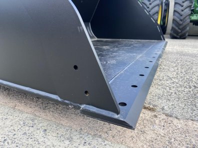 Quicke 240GXL+ bucket, NEW, 7ft 6 wide, bolt onspill guard, 2.10 cube, choice of bolt on hooks, bolt on cutting edge availble