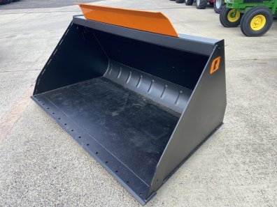 Quicke 240GXL+ bucket, NEW, 7ft 6 wide, bolt onspill guard, 2.10 cube, choice of bolt on hooks, bolt on cutting edge availble