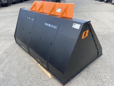 Quicke 240GXL+ bucket, NEW, 7ft 6 wide, bolt onspill guard, 2.10 cube, choice of bolt on hooks, bolt on cutting edge availble