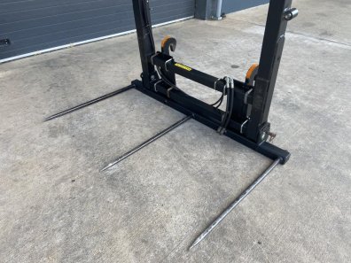 Quicke bale grab XL plus, 2022, hydraulic over top grab, adjustable frame height, hinged floating base, fold down legs, 3x bottom tines, bolt on Kramer/Scorpion hooks (other brackets available), this grab will pick up 4x 120x90 bales