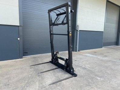 Quicke bale grab XL plus, 2022, hydraulic over top grab, adjustable frame height, hinged floating base, fold down legs, 3x bottom tines, bolt on Kramer/Scorpion hooks (other brackets available), this grab will pick up 4x 120x90 bales