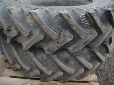 2x 16.9/34 tyres 90%