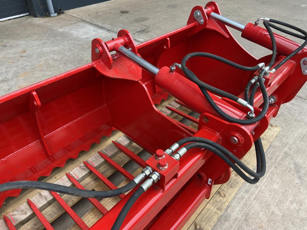 Redrock 218/85 shear grab, NEW, 2.18 Metres wide, 85 cm high, three ram, chrome rams, bolt on blades, bracket ready