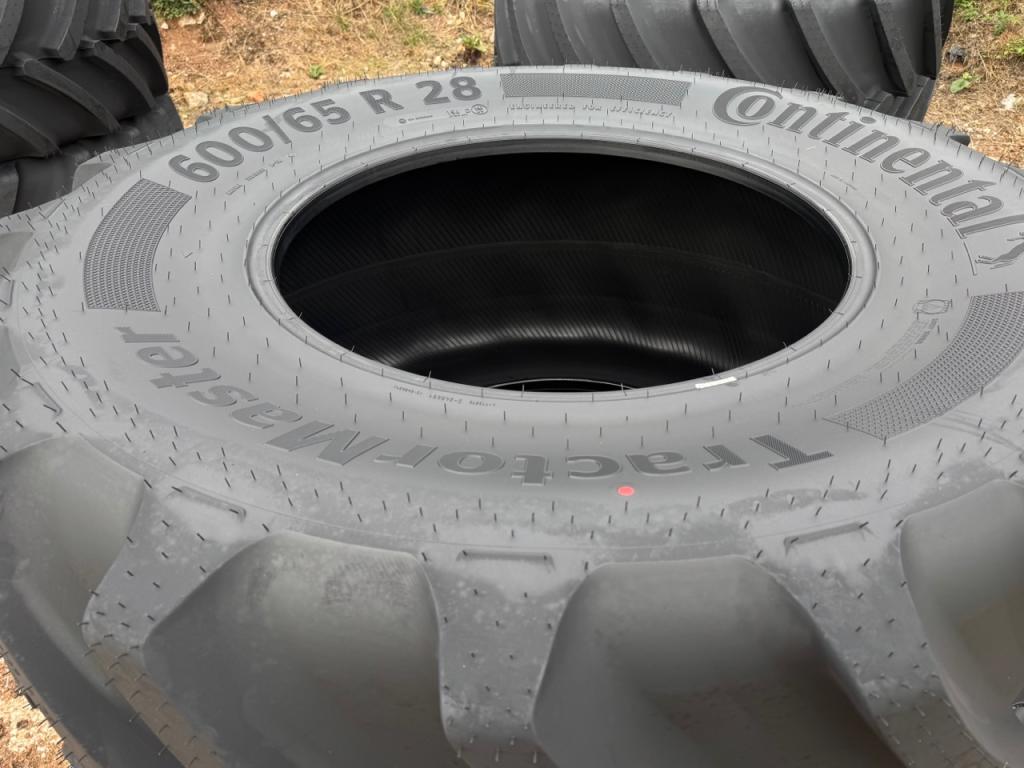2x 650/65/42 + 2x 600/65/28 new Continental tyres