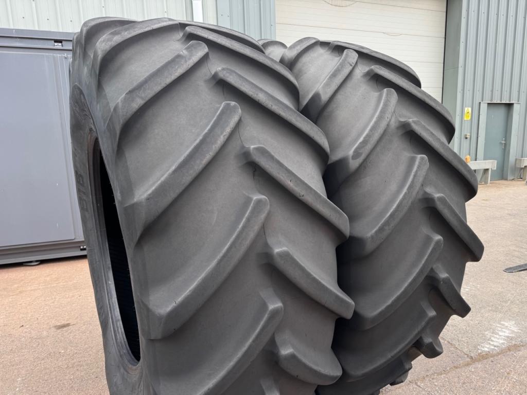 2x 710/70/42 Michelin tyres
