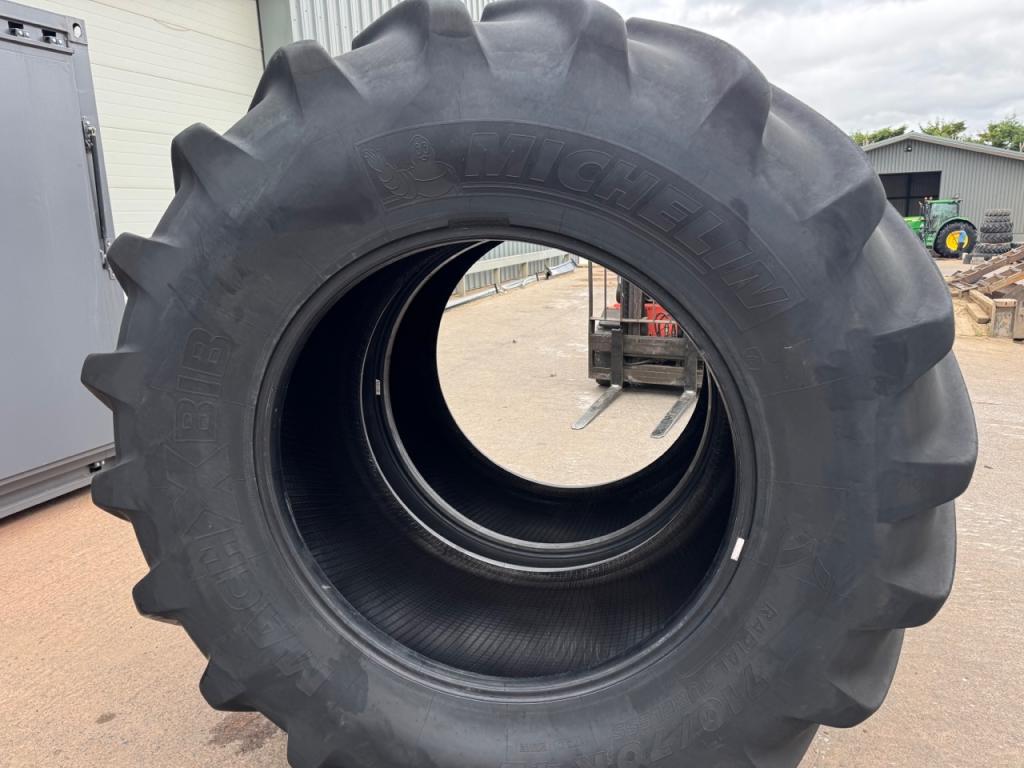 2x 710/70/42 Michelin tyres