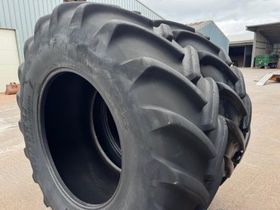 2x 710/70/42 Michelin tyres