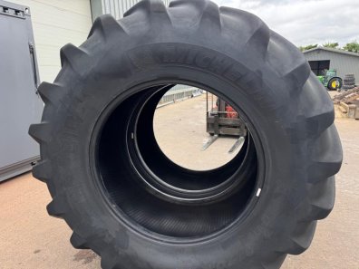 2x 710/70/42 Michelin tyres