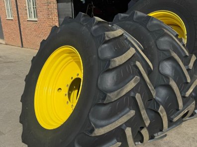 2x 650/85/38 + 2x 600/70/30 tyres BKT tyres fitted to John Deere wheels