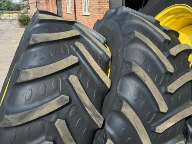 2x 650/85/38 + 2x 600/70/30 tyres BKT tyres fitted to John Deere wheels