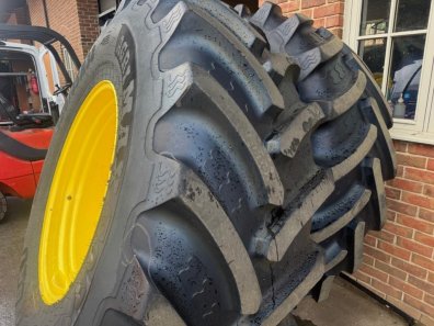 2x 650/85/38 + 2x 600/70/30 tyres BKT tyres fitted to John Deere wheels