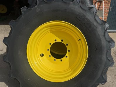 2x 650/85/38 + 2x 600/70/30 tyres BKT tyres fitted to John Deere wheels