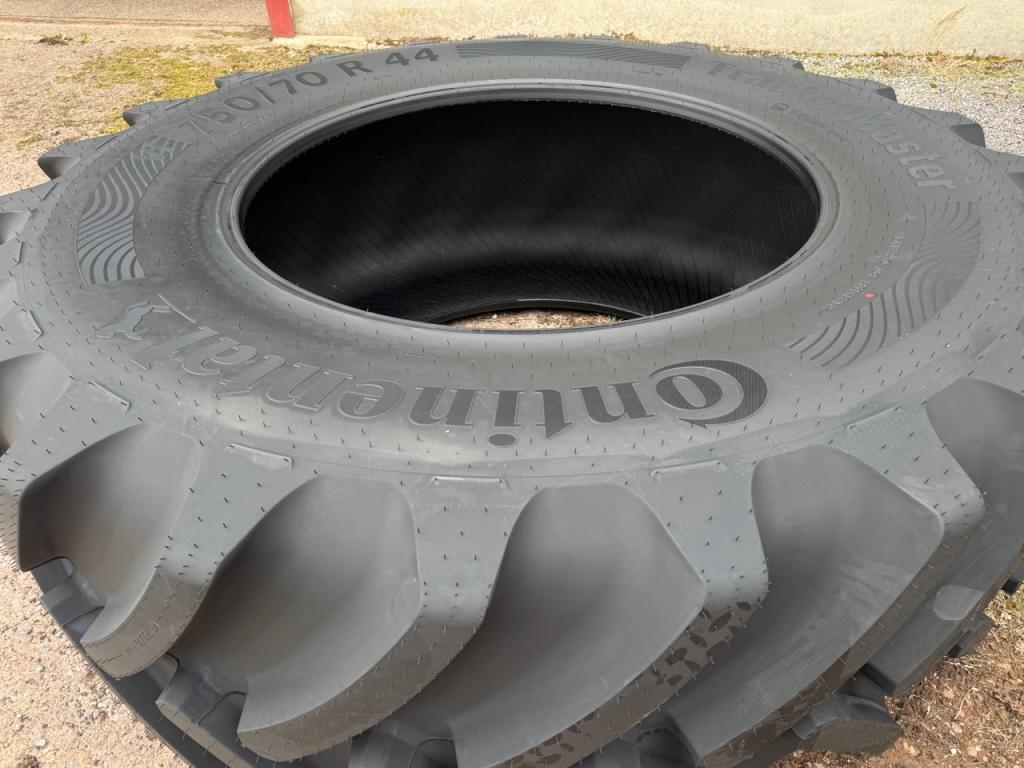 2x 750/70/44 + 2x 650/60/38 new Continental tyres