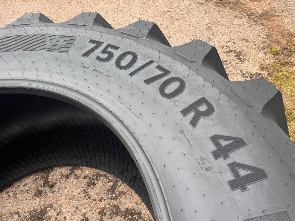 2x 750/70/44 + 2x 650/60/38 new Continental tyres