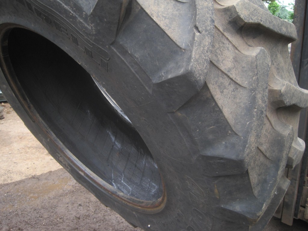 1x 16.9/34 Pirelli tyre 60%