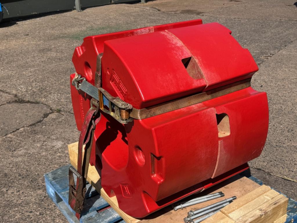 2x Fendt 1 Ton rear wheel weights