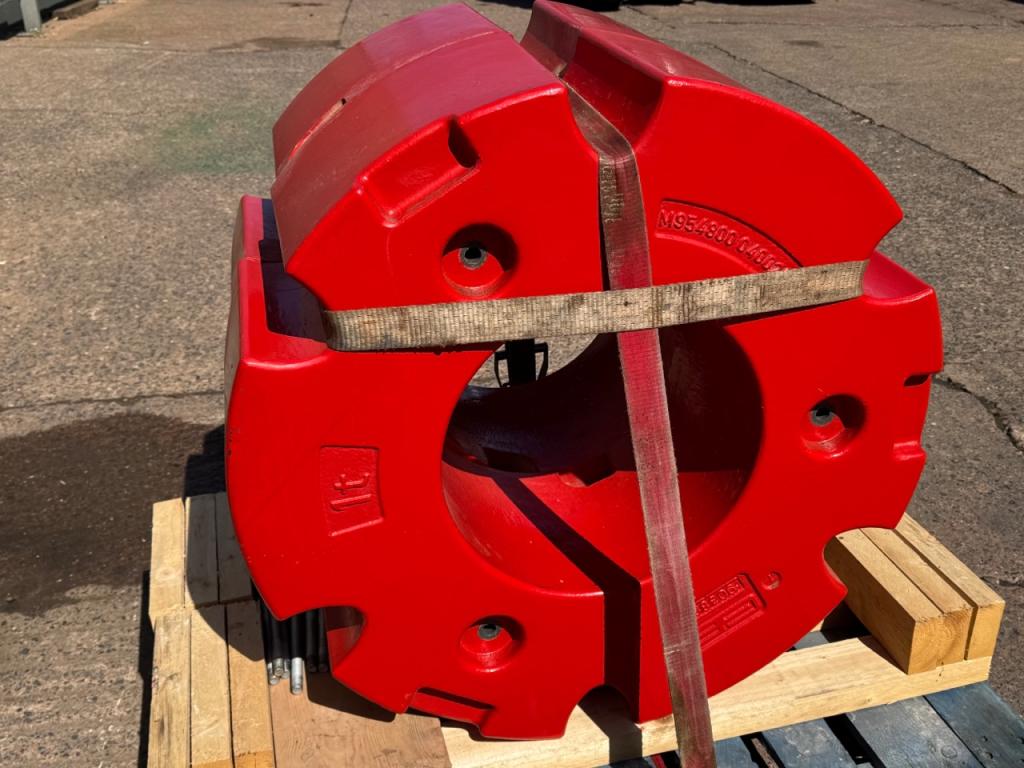 2x Fendt 1 Ton rear wheel weights