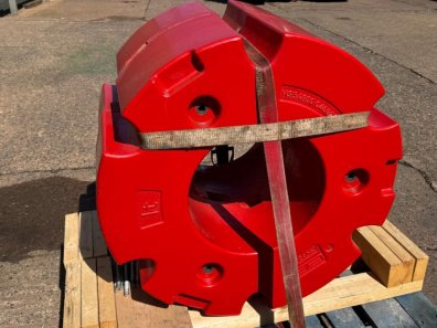 2x Fendt 1 Ton rear wheel weights