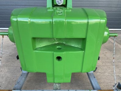 Quicke 900kg weight block, NEW, John Deere green, compatible with 600kg extension