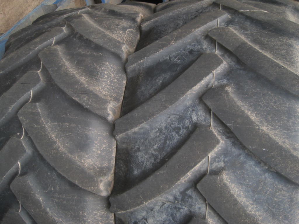 2x 540/65/30 Goodyear tyres and JD wheels to fit JD 7530