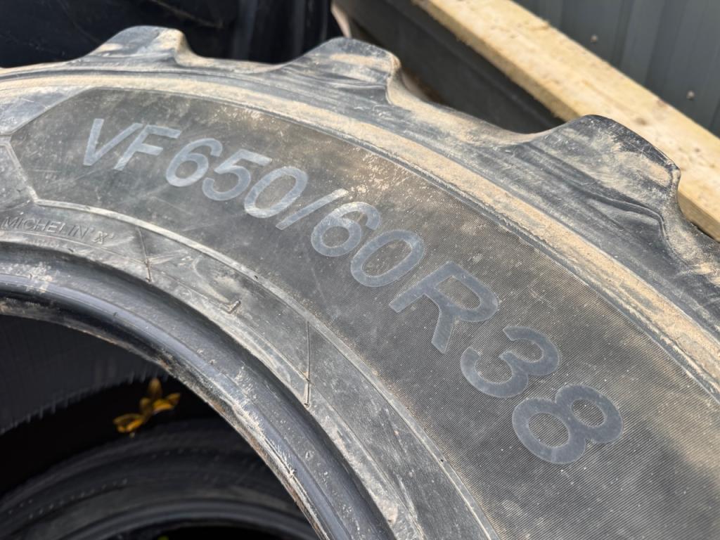 2x 750/70/44 50-60% + 2x 650/60/38 40% Michelin tyres for Fendt 942